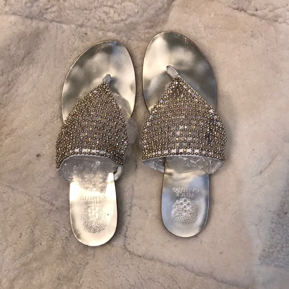 VINCE CAMUTO  GOLD SILVER FLAT SANDALS size 8.5